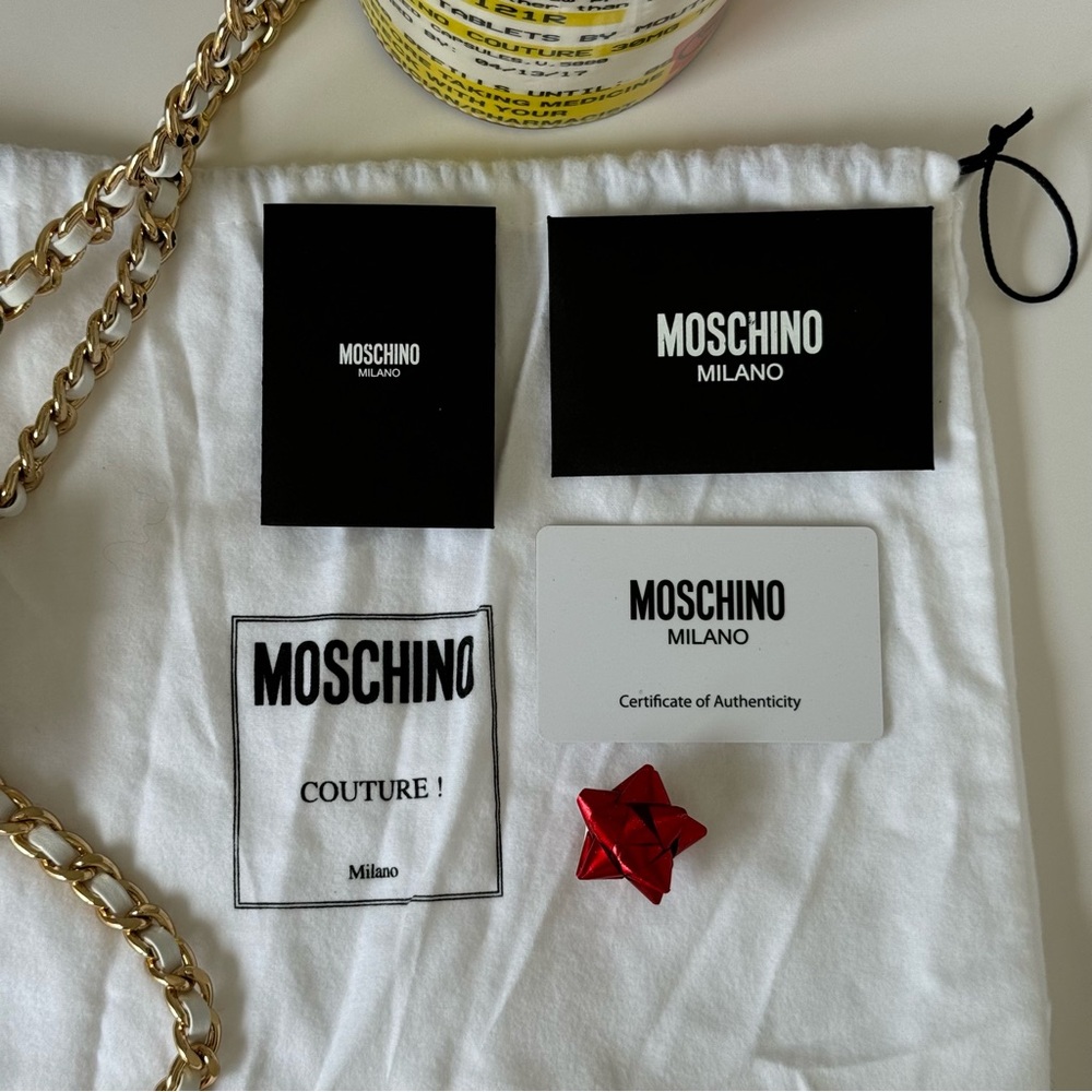 SOLD💫VESTIAIRE- MOSCHINO PILL PURSE - Picture 11 of 16